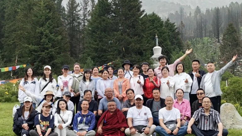 奇正集團達爾宗圣湖祈?；顒? class=