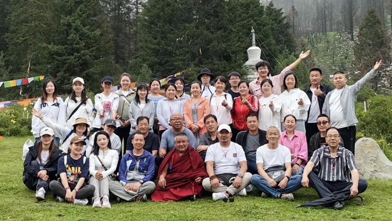 奇正集團(tuán)達(dá)爾宗圣湖祈?；顒? class=