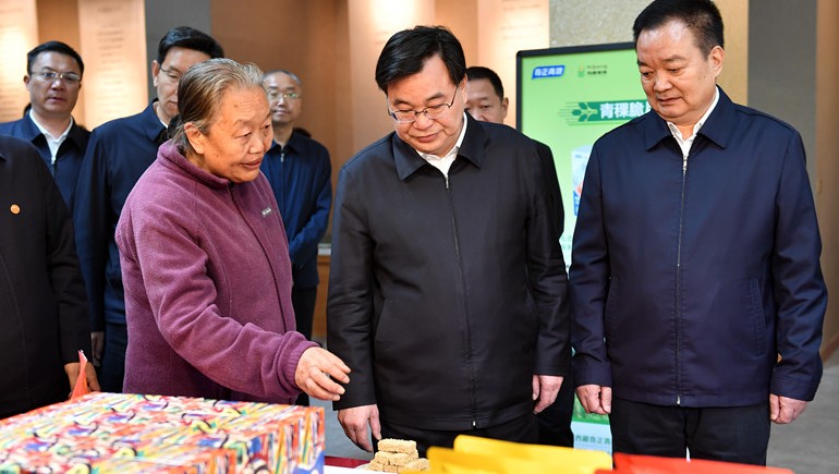 西藏·甘肅工作座談會(huì)在拉薩舉行，兩省區(qū)領(lǐng)導(dǎo)蒞臨奇正青稞考察